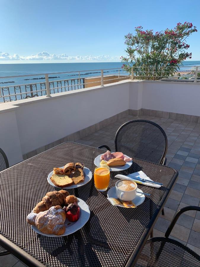 Hotel Bahia San Benedetto del Tronto Esterno foto