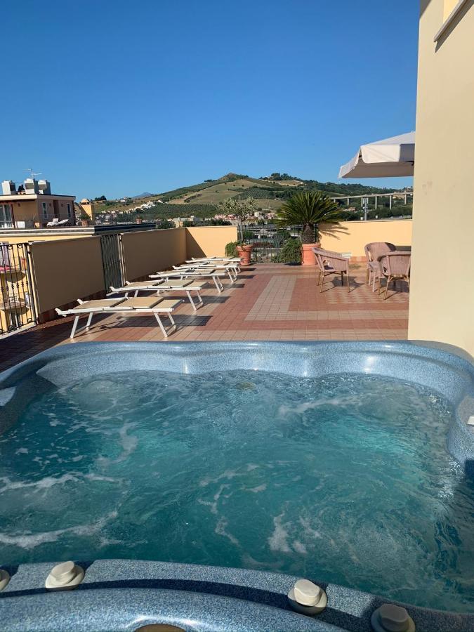Hotel Bahia San Benedetto del Tronto Esterno foto