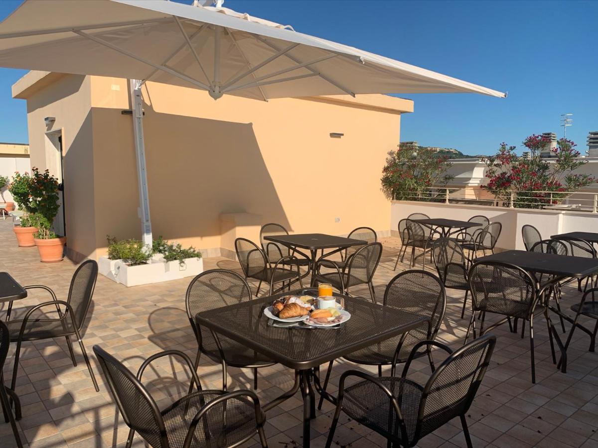 Hotel Bahia San Benedetto del Tronto Esterno foto