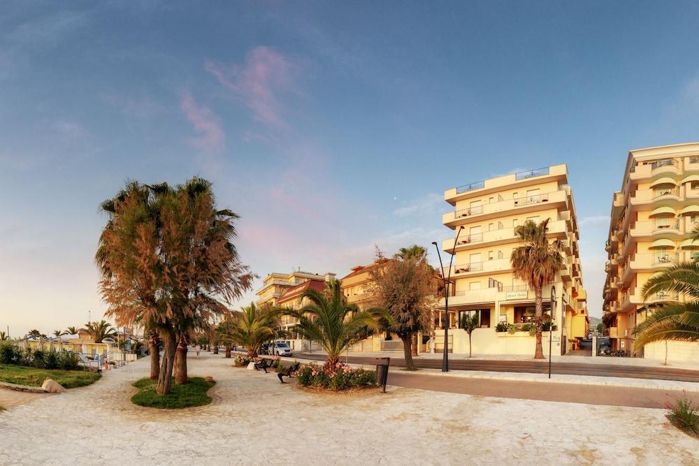 Hotel Bahia San Benedetto del Tronto Esterno foto