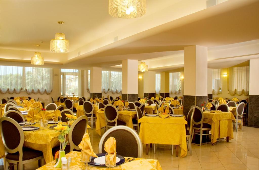 Hotel Bahia San Benedetto del Tronto Esterno foto