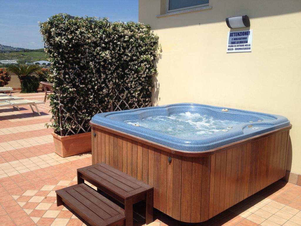 Hotel Bahia San Benedetto del Tronto Esterno foto
